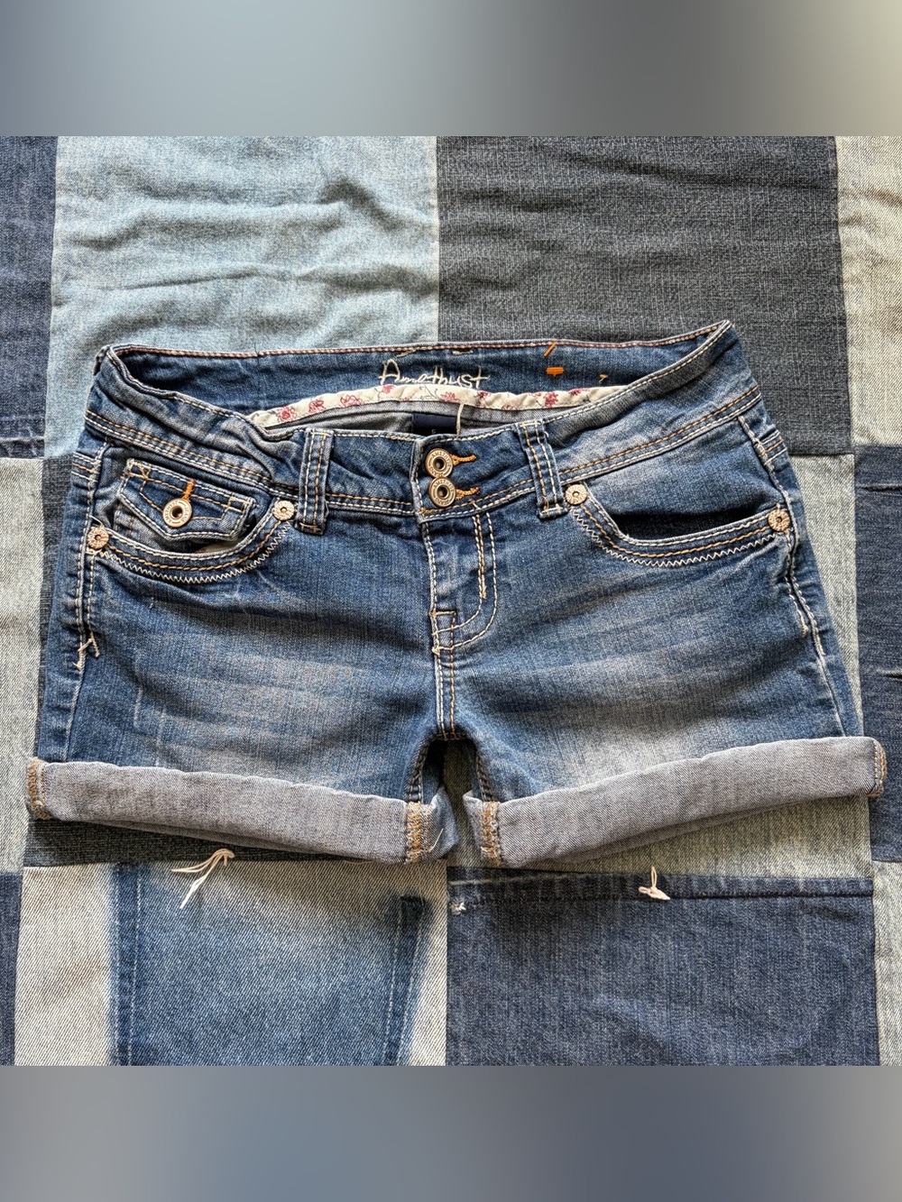 y2k amethyst low rise denim shorts cuffed embroidered pockets size 5